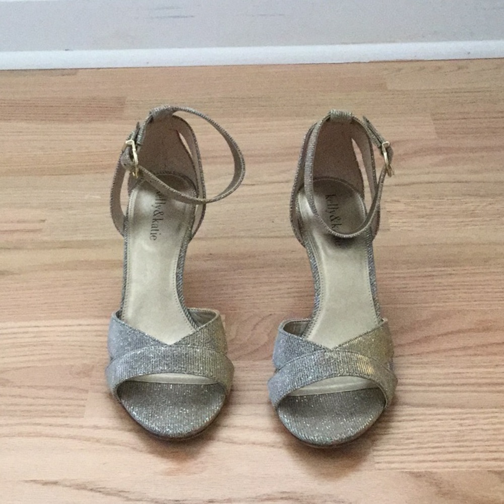 Dressy shimmering sandals